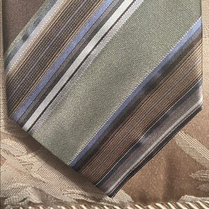 Elegant Striped Men's Tie